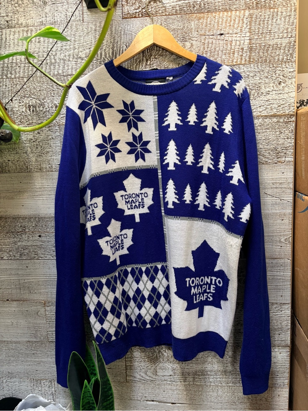 NHL | "Forever Collectibles" Toronto Maple Leafs Winter Pullover - L, Blue/White